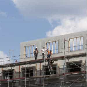 workers on scaffolding with safety issues
